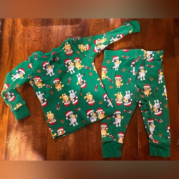 Bluey Christmas pajamas, size 12 months, snug fit, green - Picture 3 of 5
